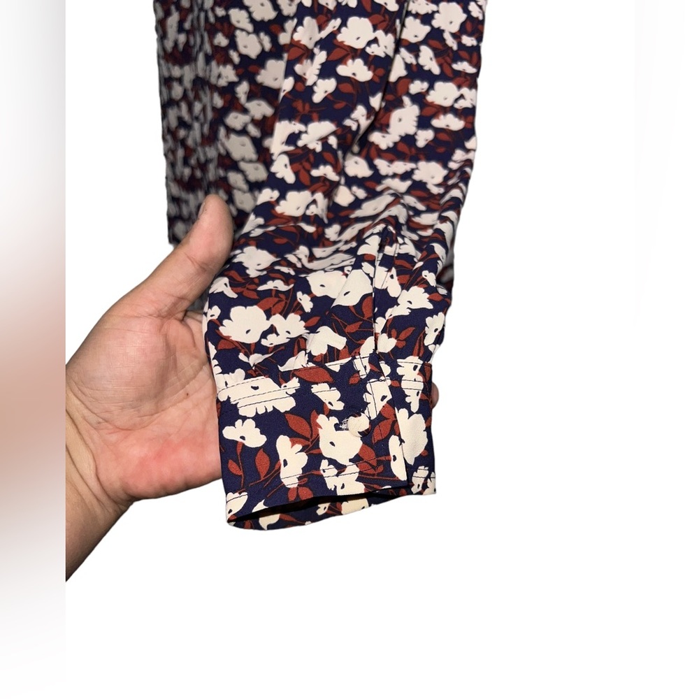 Lark and Ro floral printed blouse - Women's size XL- Blue/Brown/Cream - Picture 10 of 14